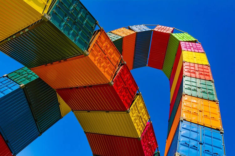 Docker entrypoint vs cmd