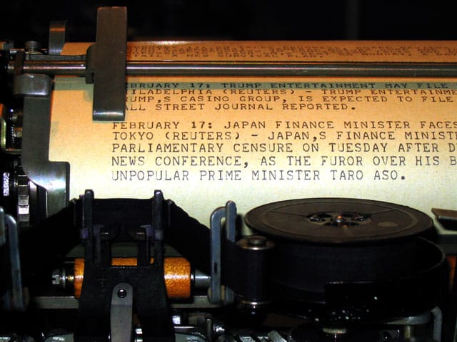 How can a process run with or without a tty, what's the difference?